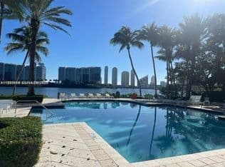 1+1 Condo — 3105 NE 184th St APT 7202, Aventura, 33160
