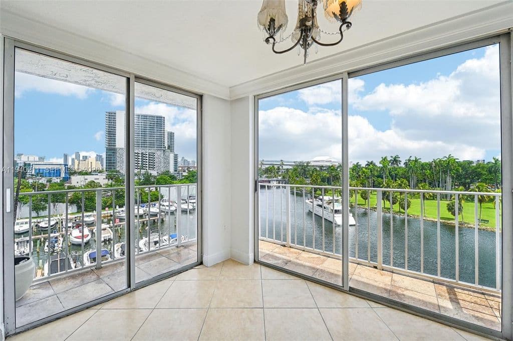 2-bedroom Condo — 1740 NW North River Dr APT 614
