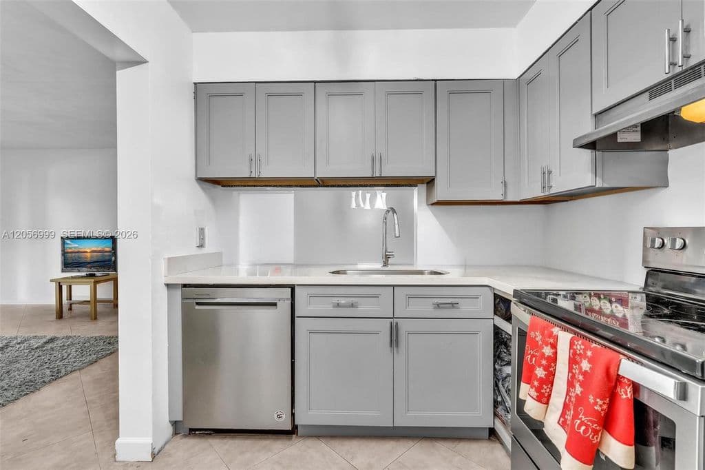 2+1 Condo — 3021 N Oakland Forest Dr APT 208