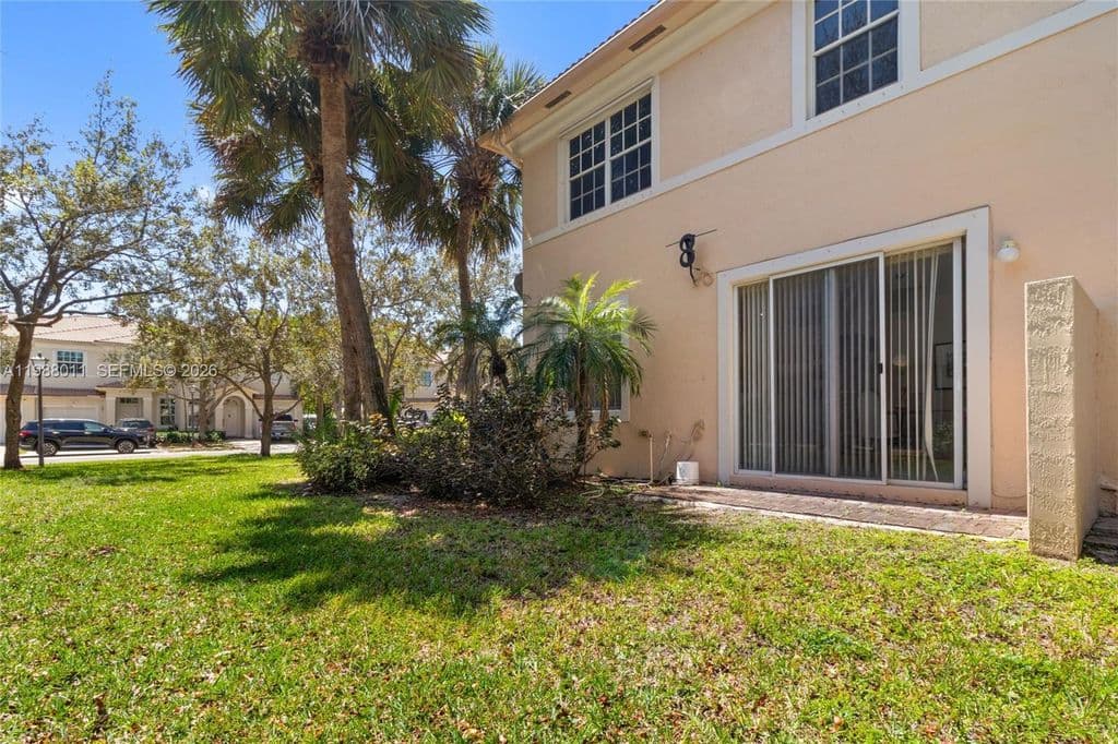 4+1 Mülk — 2883 SW 85th Ave #106