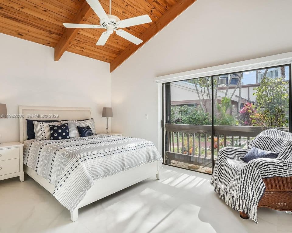 3+1 Müstakil ev — 413 Leslie Dr