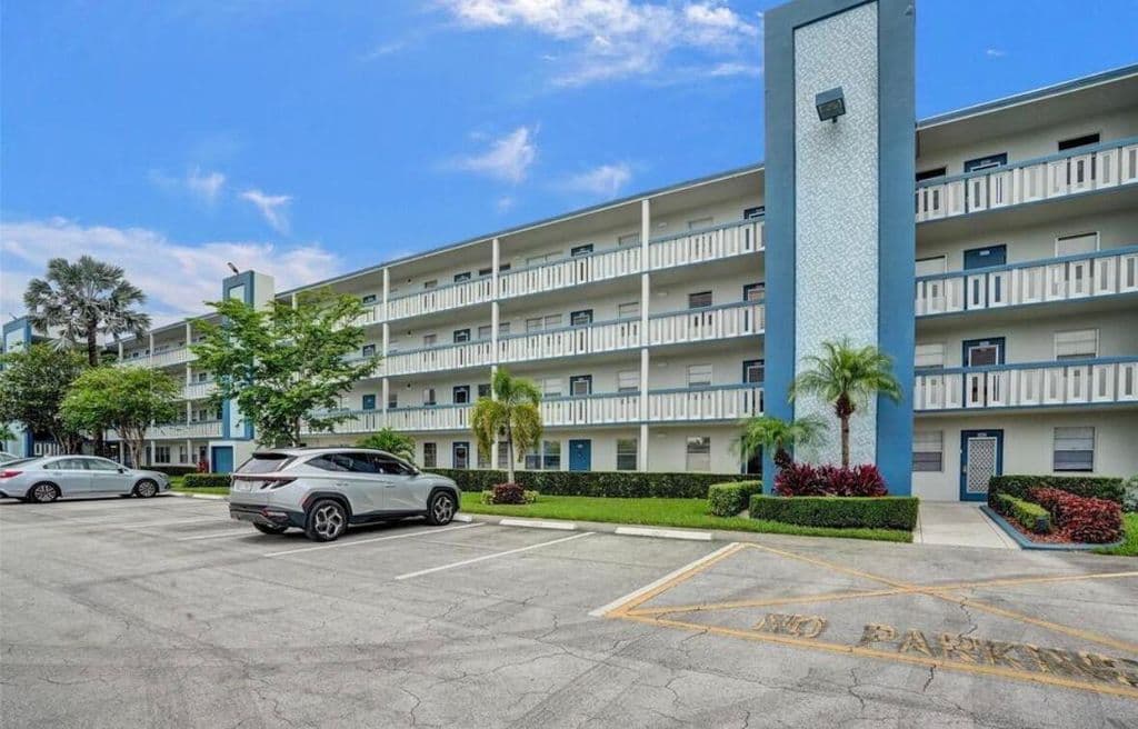 2-bedroom Condo — 3004 Lincoln A