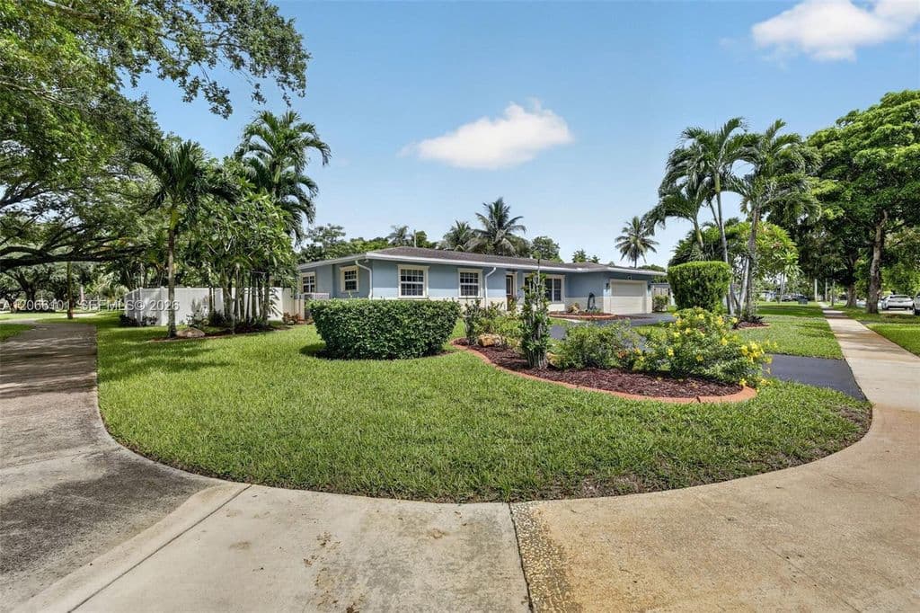 4-bedroom Single-Family Home — 801 Ixora Ln