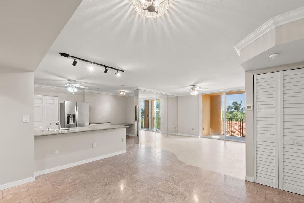 2+1 Condo — 1200 Scotia Drive #403
