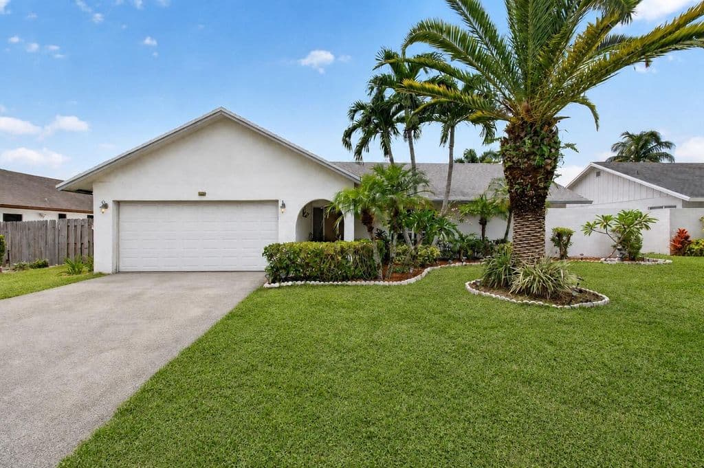3-bedroom Single-Family Home — 586 NW 45TH Way