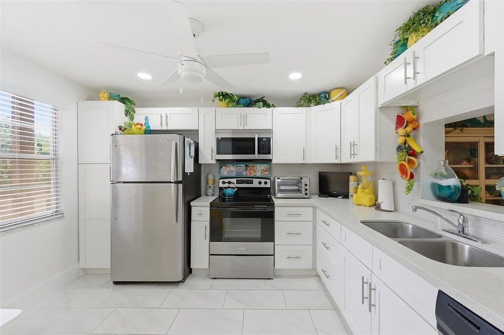 2+1 Condo — 3003 Portofino Isle #B2