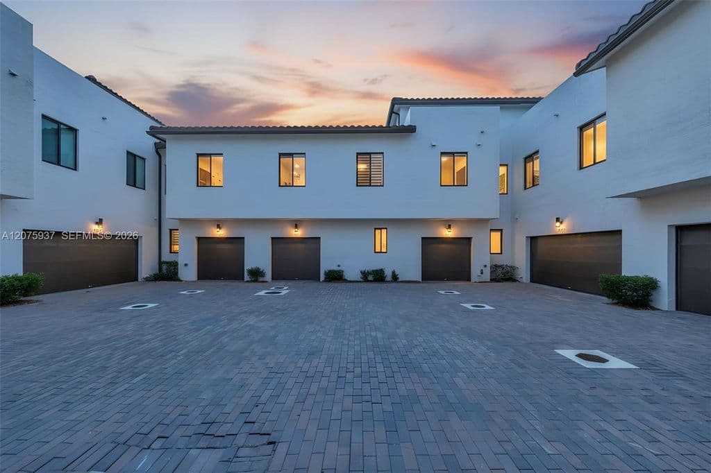3+1 Mülk — 4256 NW 83rd Ave