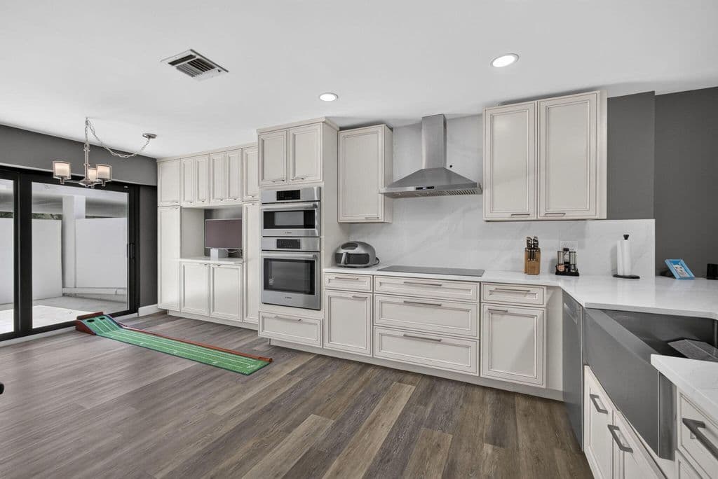 3-bedroom Condo — 2435 PRESIDENTIAL Way #G