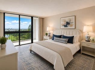 2-bedroom Condo — 2400 Presidential Way #1105, West Palm Beach, 33401