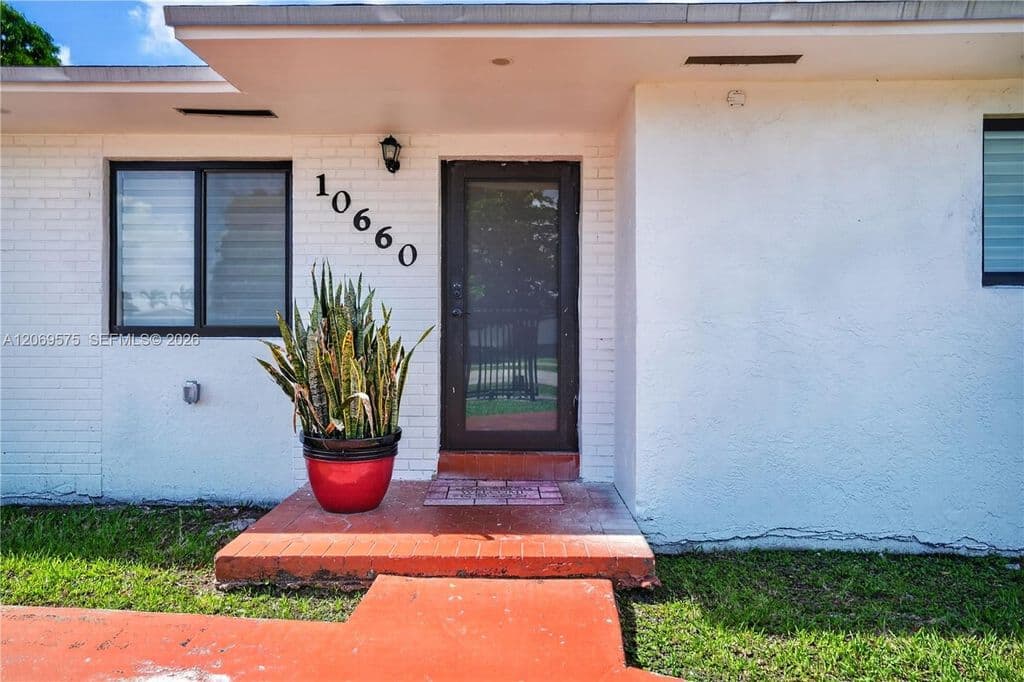 5+1 Müstakil ev — 10660 SW 164th St