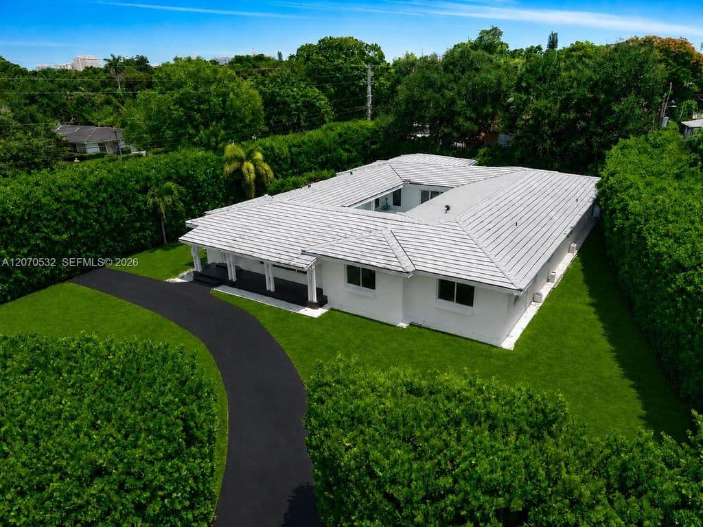 4-bedroom Single-Family Home — 4001 Monserrate St