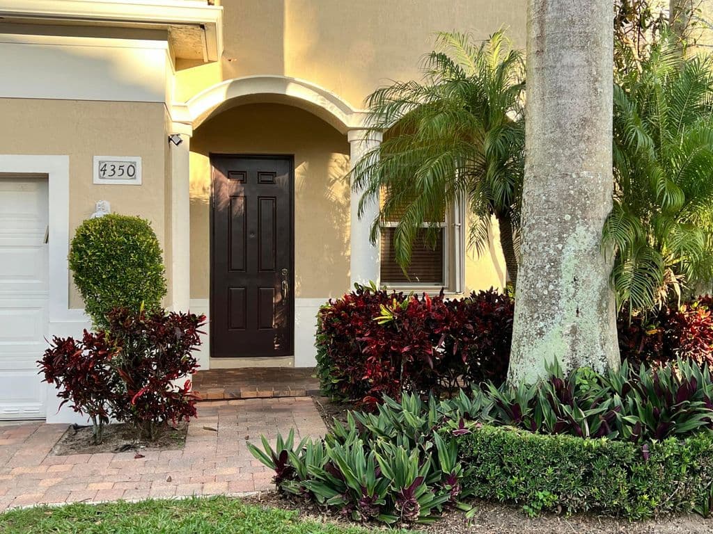 5-bedroom Single-Family Home — 4350 Key Lime Boulevard