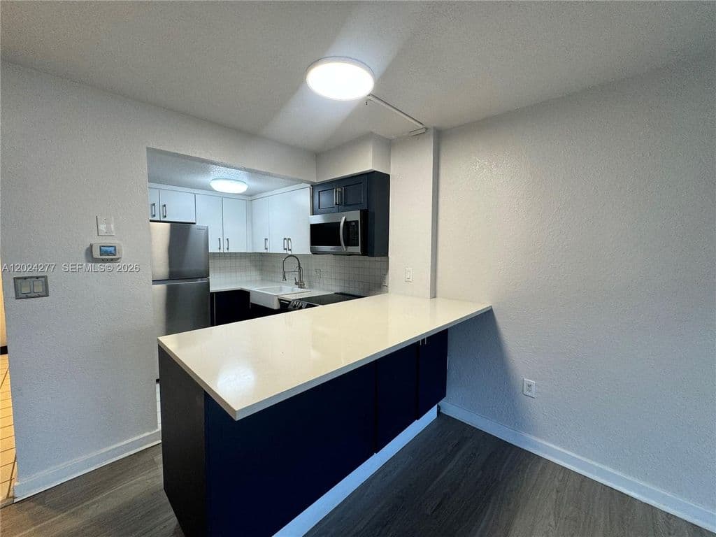 1-bedroom Condo — 1650 NE 115th St APT 609