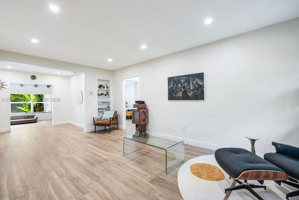 3+1 Mülk — 815 Monterey St