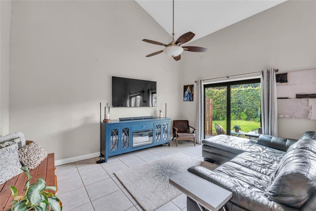2+1 Mülk — 4165 S PINE ISLAND Road #4165