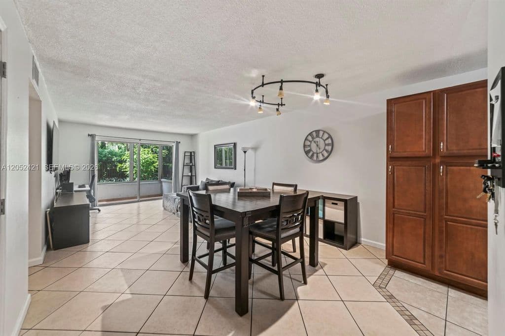 2-bedroom Condo — 1400 Tallwood Ave APT 107