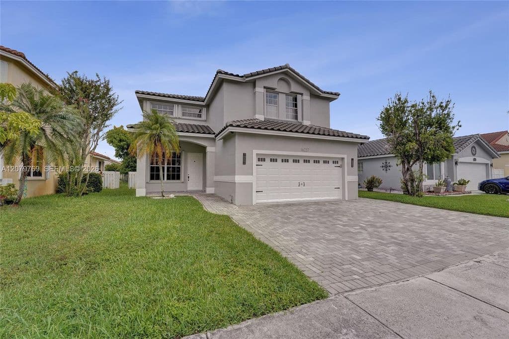 4+1 Müstakil ev — 16227 NW 19th St
