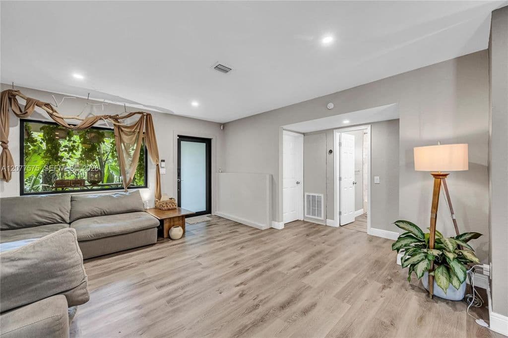3+1 Müstakil ev — 12230 NW 22nd Ct