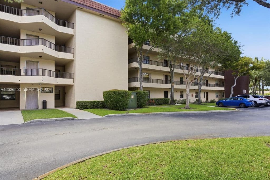 2+1 Condo — 10451 W Broward Blvd APT 209