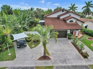 5-bedroom Single-Family Home — 426 SE 5th St, Dania, 33004