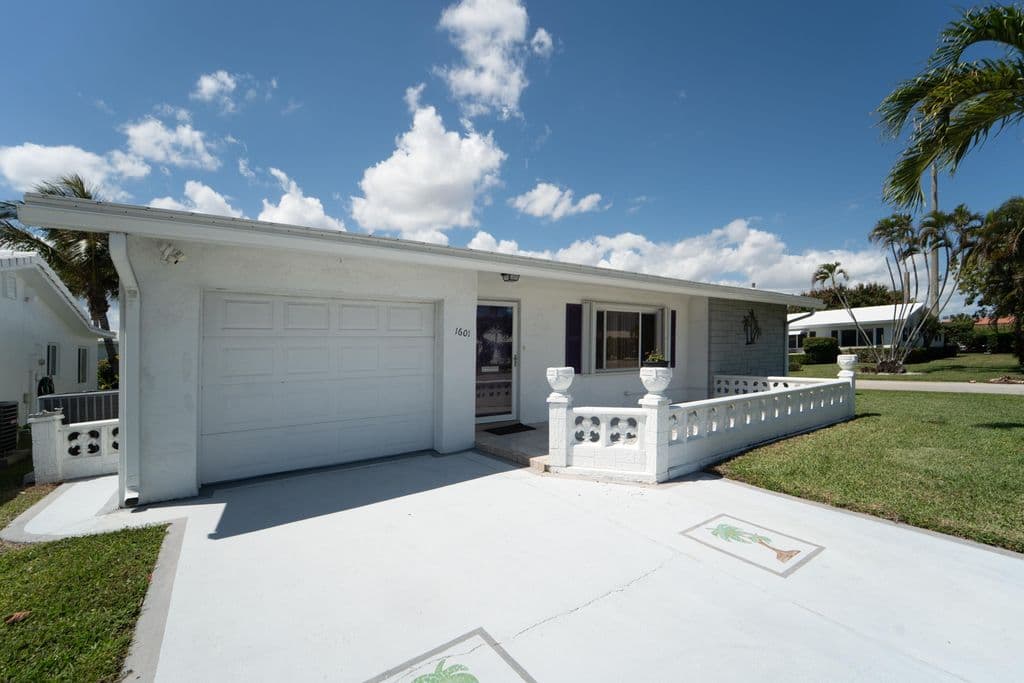2-bedroom Single-Family Home — 1601 SW 18th Street SW
