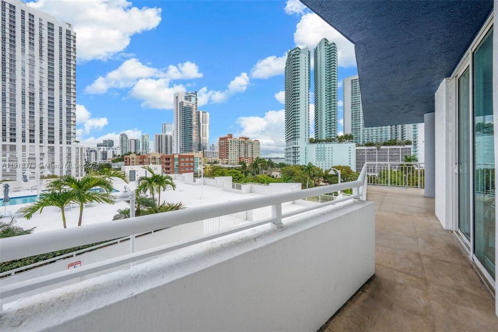 3-bedroom Condo — 275 NE 18th St APT 708