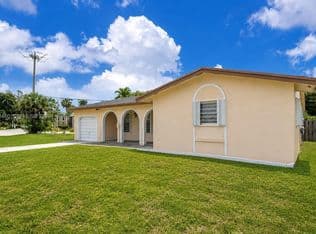 3+1 Müstakil ev — 850 NW 79th Ave, Margate, 33063