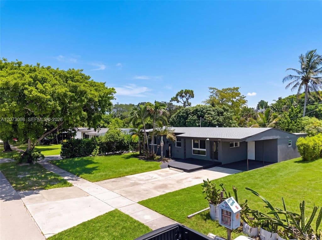 4+1 Müstakil ev — 1616 SW 9th St