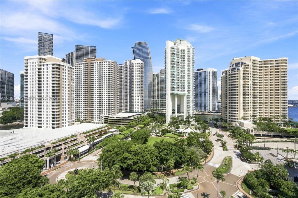 3-bedroom Condo — 520 Brickell Key Dr APT A1616
