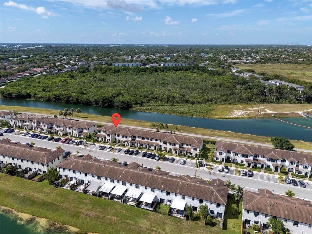 3+1 Mülk — 10085 SW 228th Ter