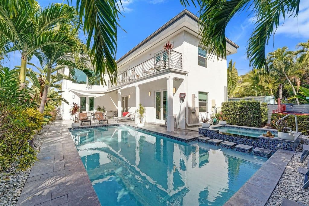 5-bedroom Single-Family Home — 2502 NE 6th Avenue