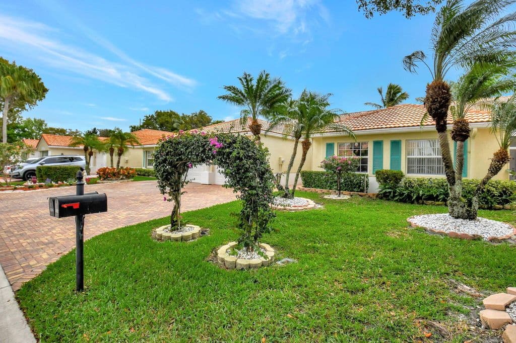 2+1 Müstakil ev — 6078 Lake Hibiscus Drive