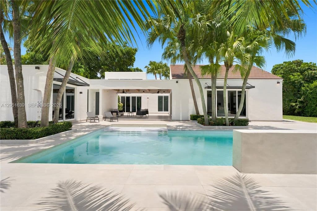 5-bedroom Single-Family Home — 10420 SW 64th St
