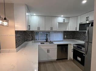 2-bedroom Condo — 17021 N Bay Rd APT 124, Sunny Isles Beach, 33160
