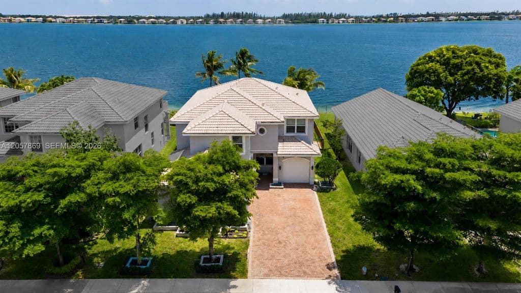 5-bedroom Single-Family Home — 17774 SW 47th St