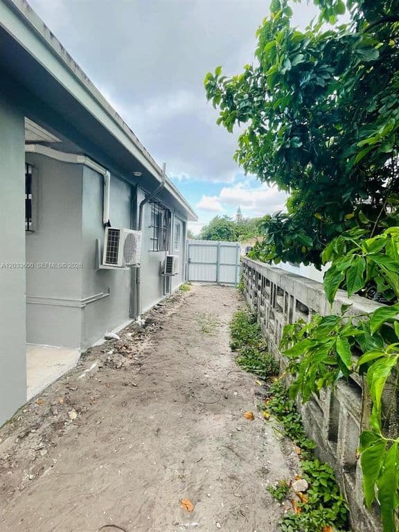 3+1 Müstakil ev — 2437 NW 98th St