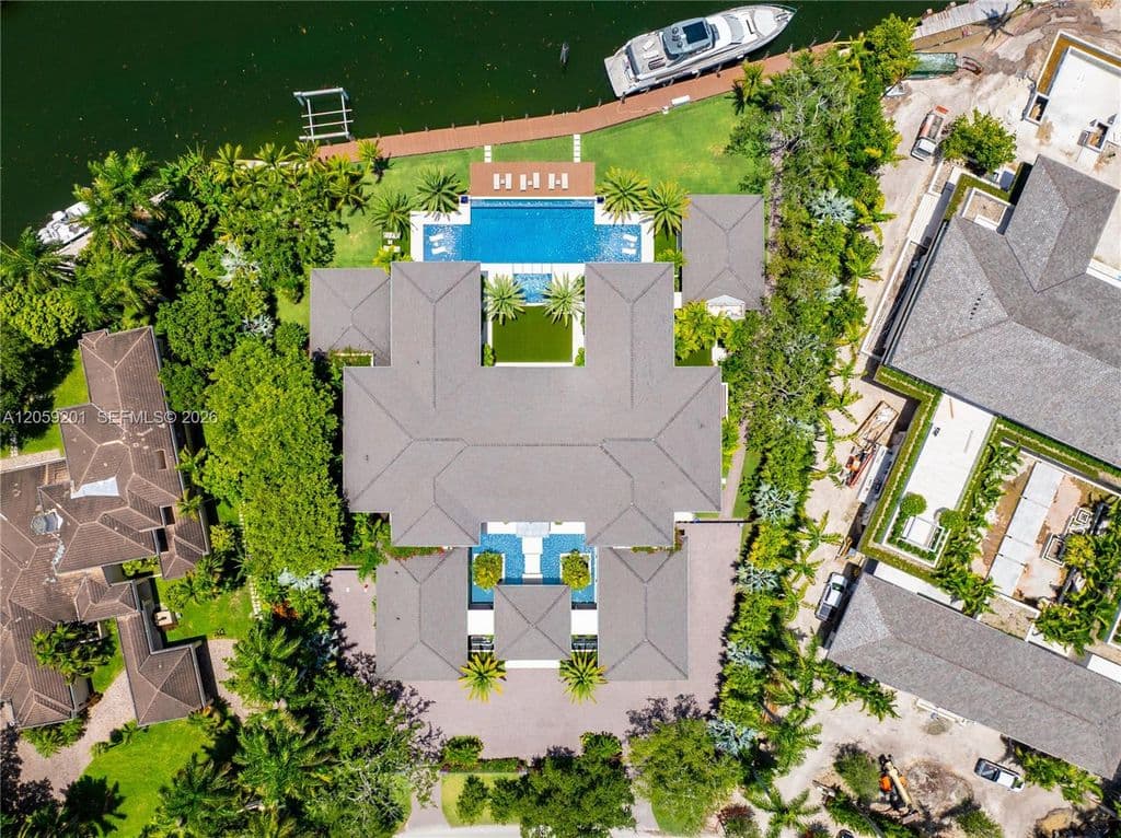8-bedroom Single-Family Home — 641 Leucadendra Dr
