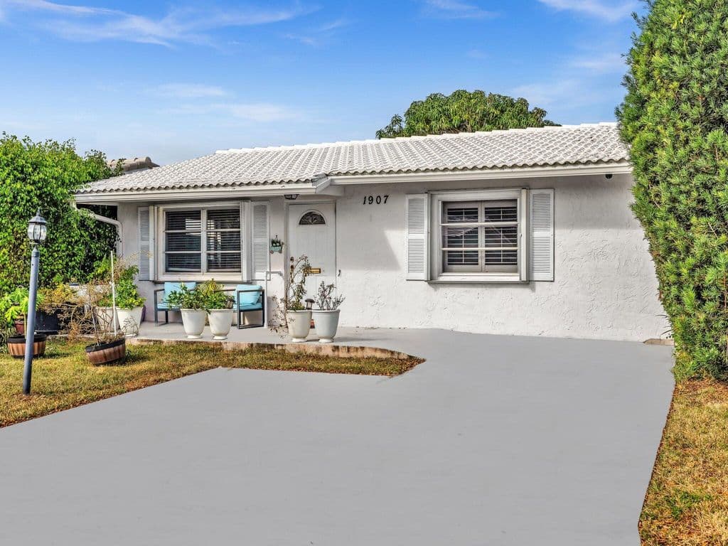 2-bedroom Single-Family Home — 1907 SW 22ND Avenue