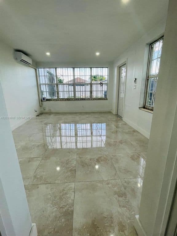 3+1 Müstakil ev — 2437 NW 98th St