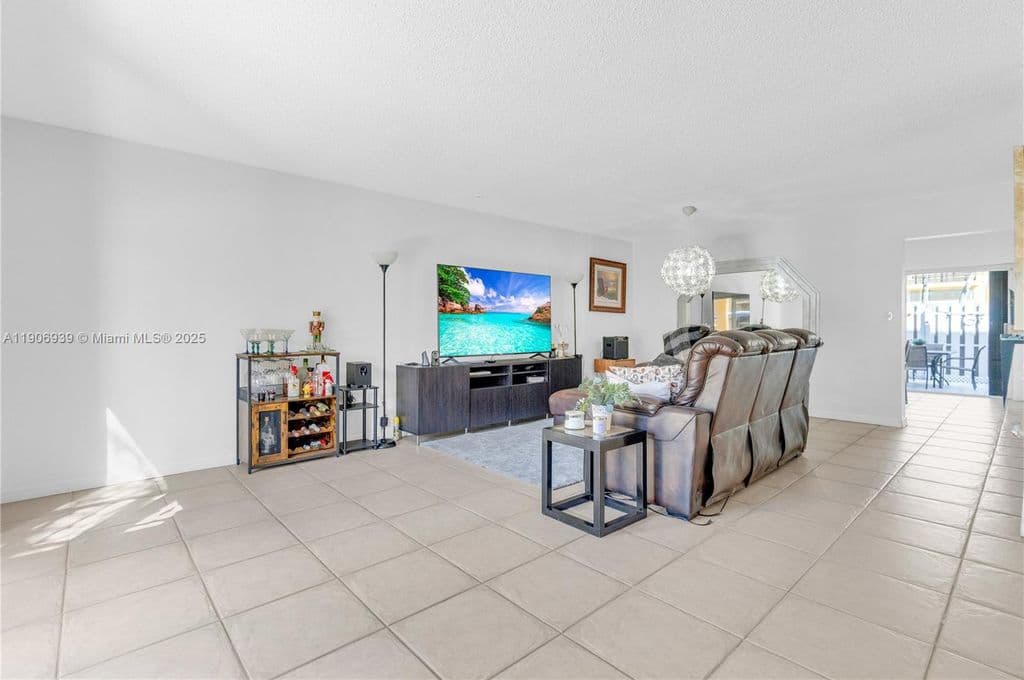 3-bedroom Property — 13715 SW 84th St APT F