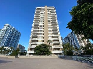 1-bedroom Condo — 1965 S Ocean Dr APT 4D, Hallandale, 33009