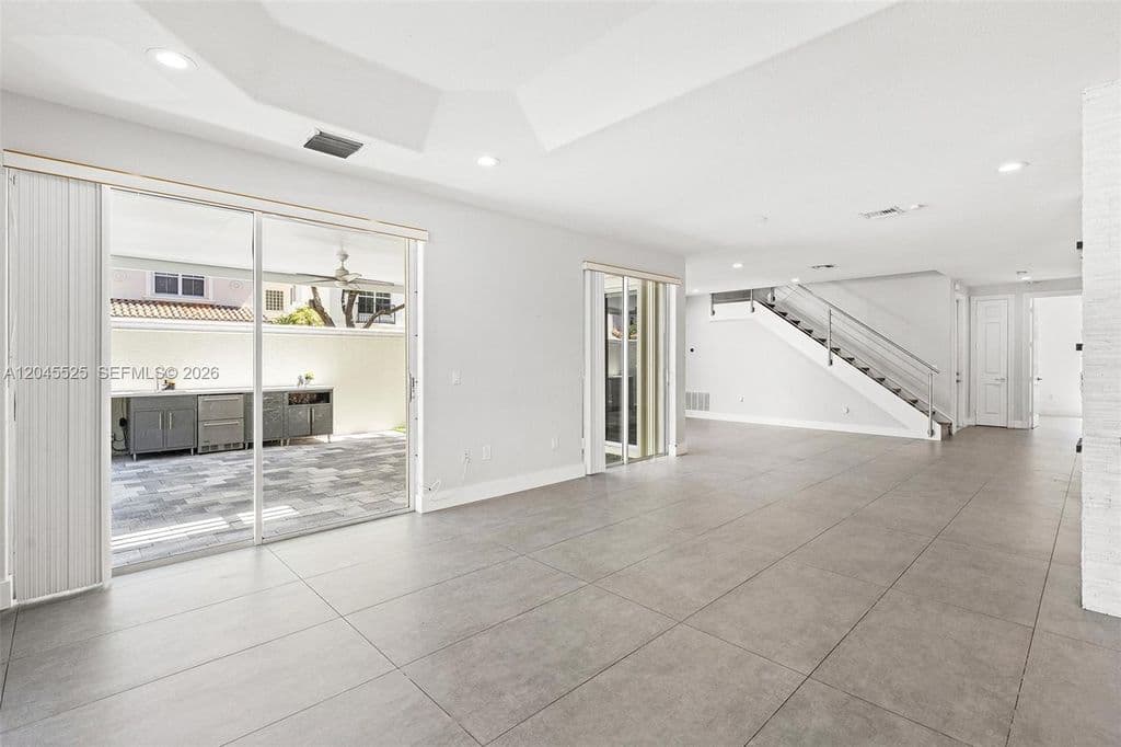4-bedroom Single-Family Home — 1549 Shoreline Way