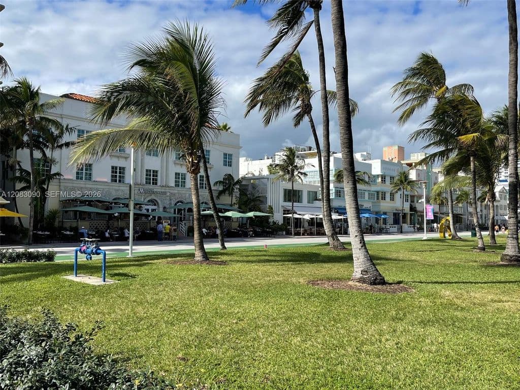 1+1 Condo — 1390 Ocean Dr APT 201