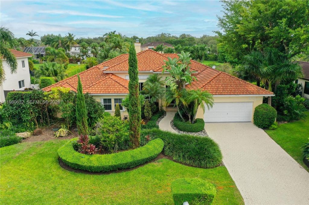 5-bedroom Single-Family Home — 16701 SW 84th Ct