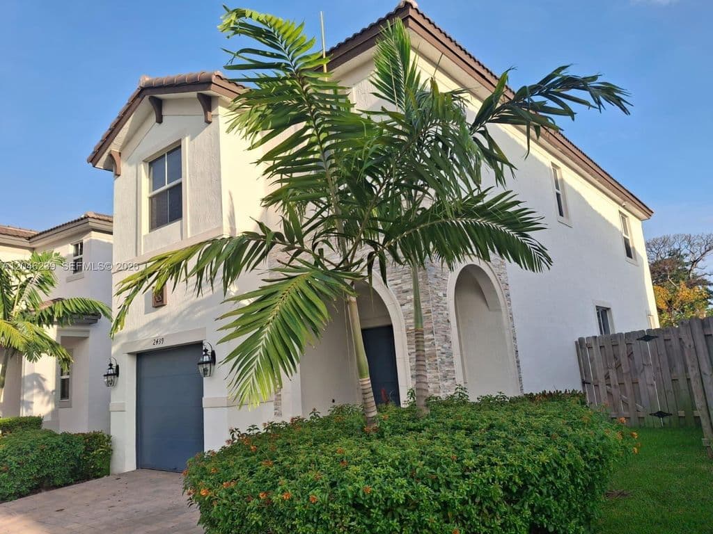 5-bedroom Single-Family Home — 2439 NW 131st Cir