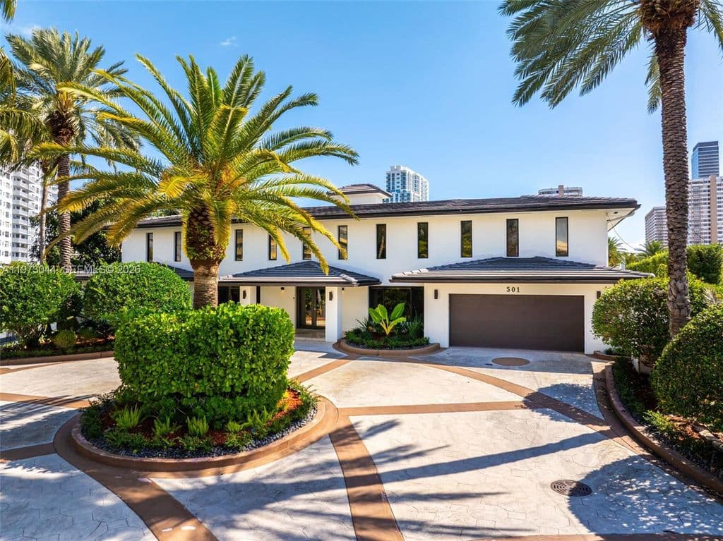 5-bedroom Single-Family Home — 501 Hibiscus Dr