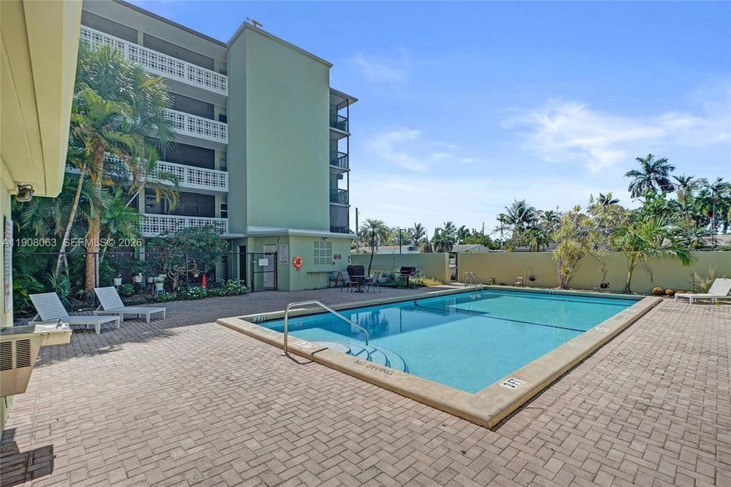 2+1 Condo — 1425 Arthur St APT 301A