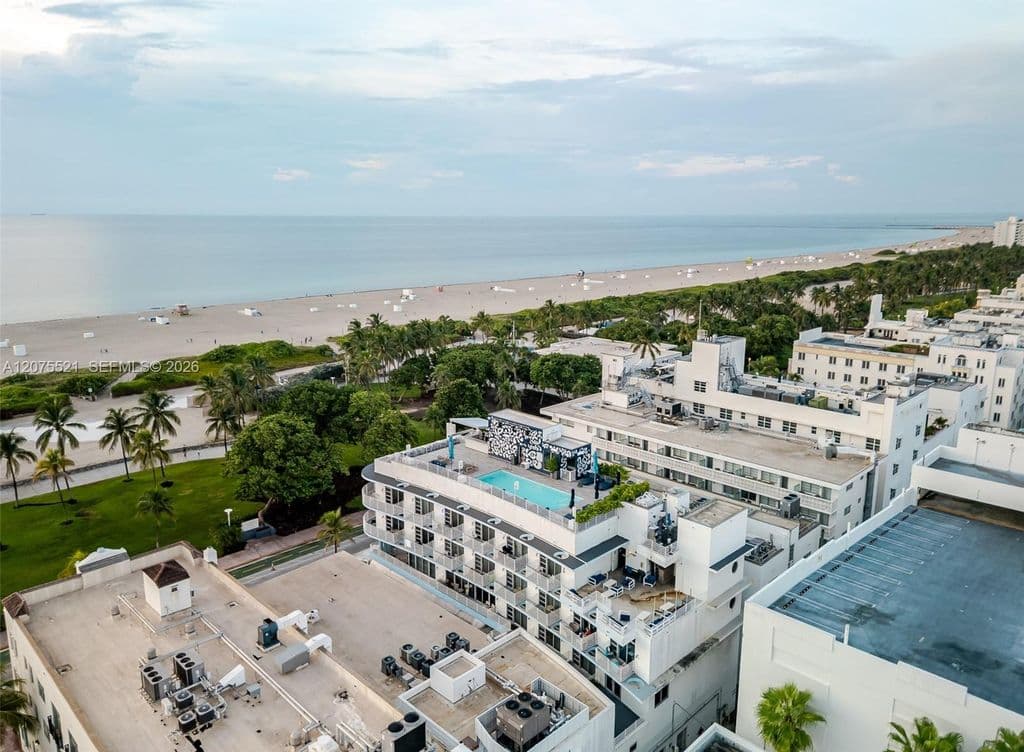 1+1 Condo — 1060 Ocean Dr #D204