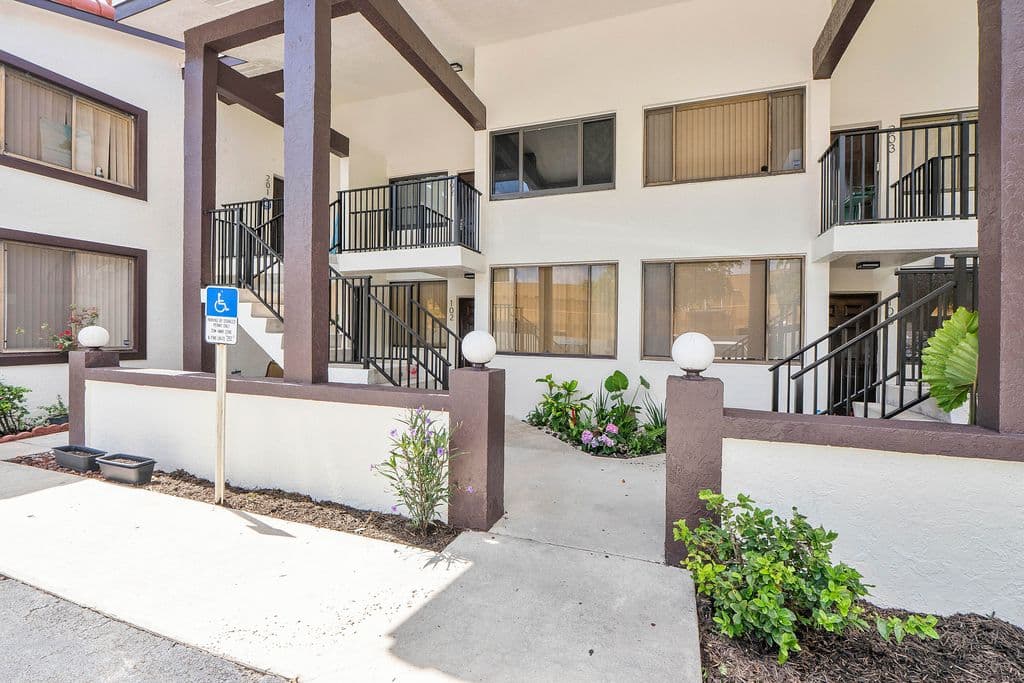 2-bedroom Condo — 3100 NW 46th Street #102