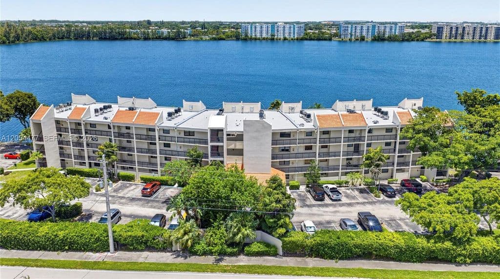 2-bedroom Condo — 117 Lake Emerald Dr APT 408